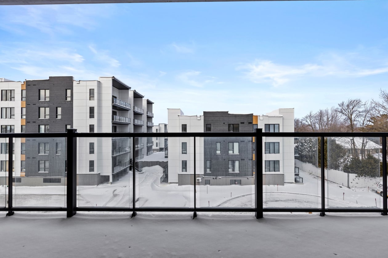 Balcon — 13225, Boul. du Curé-Labelle, Mirabel, J7J2T3, Mirabel