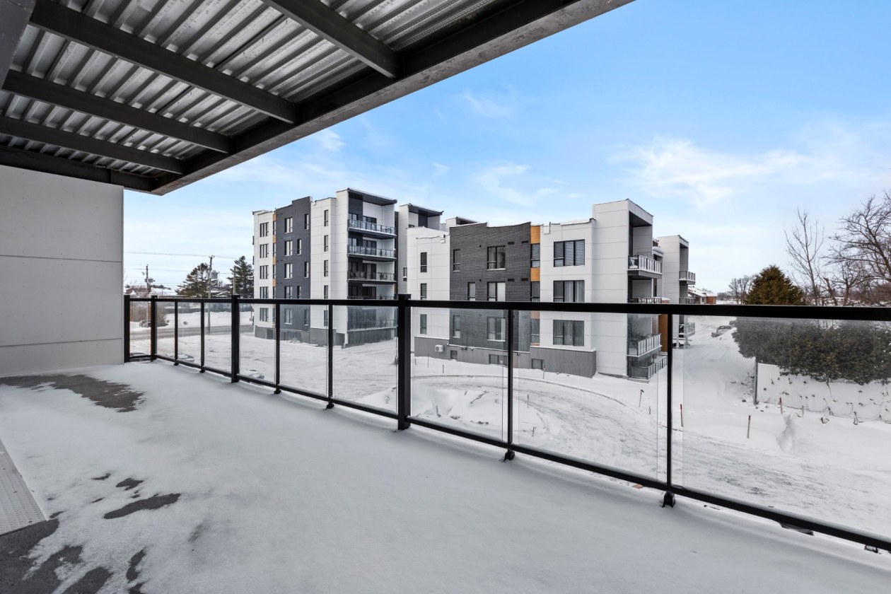 Balcon — 13225, Boul. du Curé-Labelle, Mirabel, J7J2T3, Mirabel
