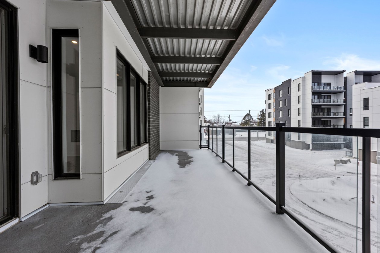 Balcon — 13225, Boul. du Curé-Labelle, Mirabel, J7J2T3, Mirabel