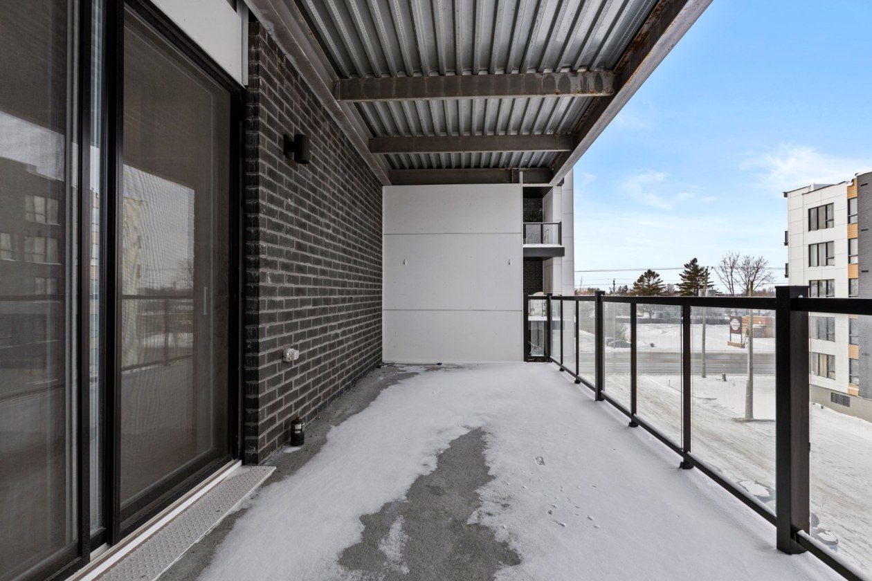 Balcon — 13225, Boul. du Curé-Labelle, Mirabel, J7J2T3, Mirabel
