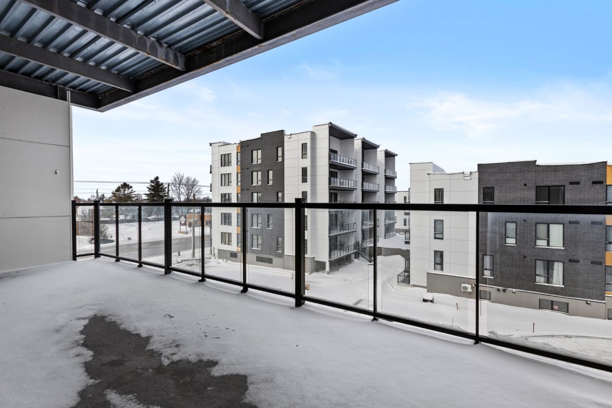 Balcon — 13225, Boul. du Curé-Labelle, Mirabel, J7J2T3, Mirabel
