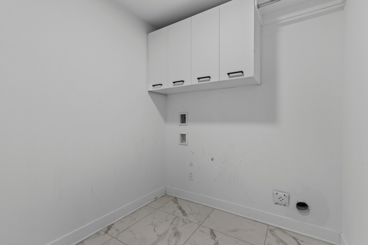 Salle de lavage — 13225, Boul. du Curé-Labelle, Mirabel, J7J2T3, Mirabel