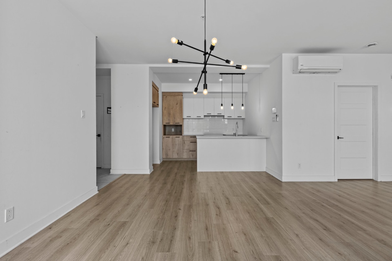 Salle à manger — 13225, Boul. du Curé-Labelle, Mirabel, J7J2T3, Mirabel