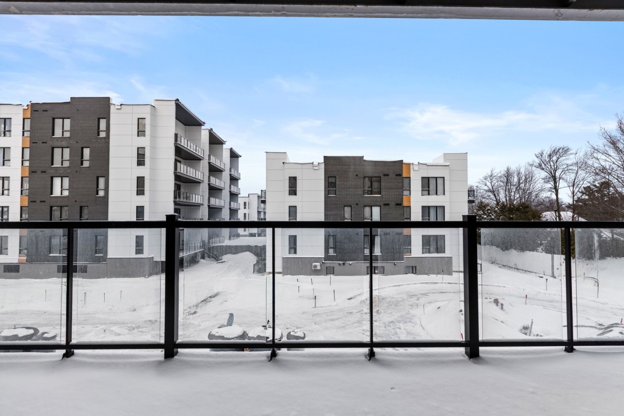 Balcon — 13225, Boul. du Curé-Labelle, 103, Mirabel, J7J2T3, Mirabel