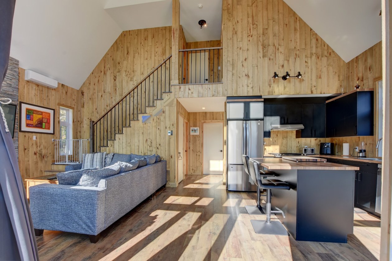 Salon — 110, Ch. des Aigles, Saint-Michel-des-Saints, J0K3B0, Saint-Michel-des-Saints