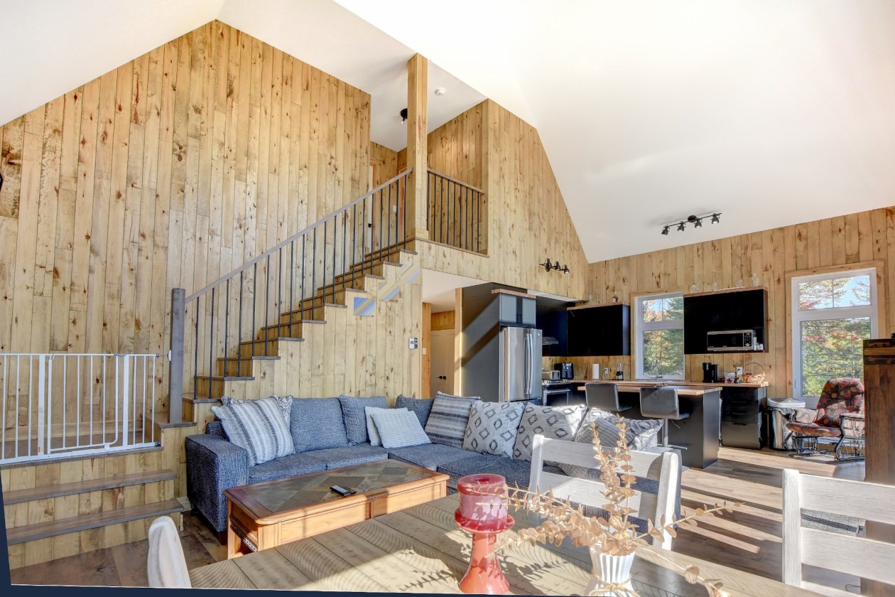 Salon — 110, Ch. des Aigles, Saint-Michel-des-Saints, J0K3B0, Saint-Michel-des-Saints