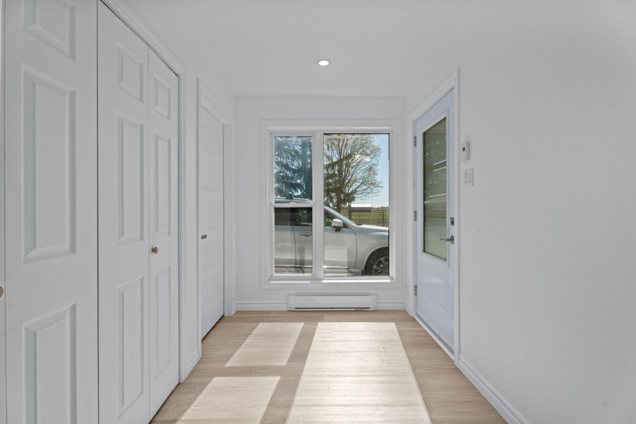 Hall d'entrée — 280, Rg Montcalm, Saint-Esprit, J0K2L0, Saint-Esprit