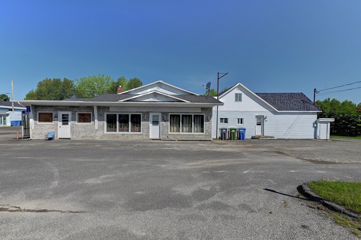 Façade — 89Z - 99Z, Route 108, Lingwick, J0K2Z0, Lingwick
