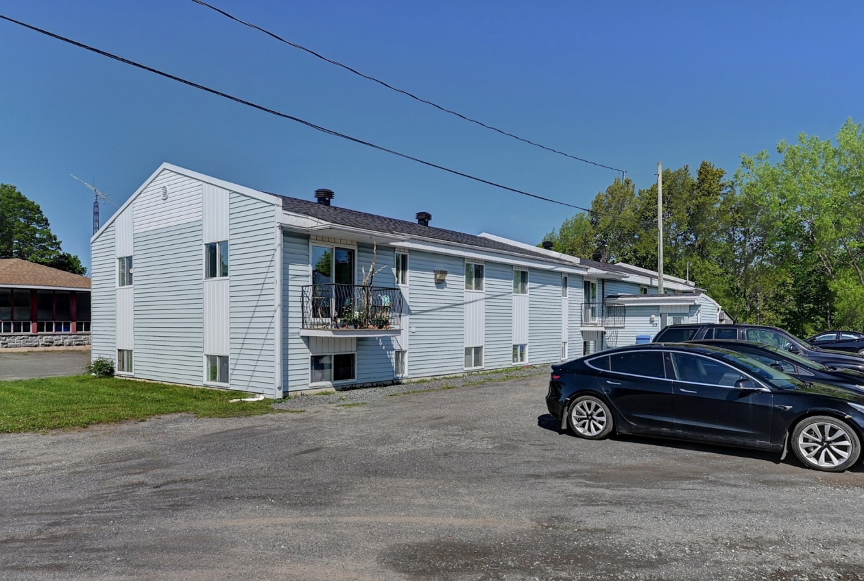 Façade — 89Z - 99Z, Route 108, Lingwick, J0K2Z0, Lingwick
