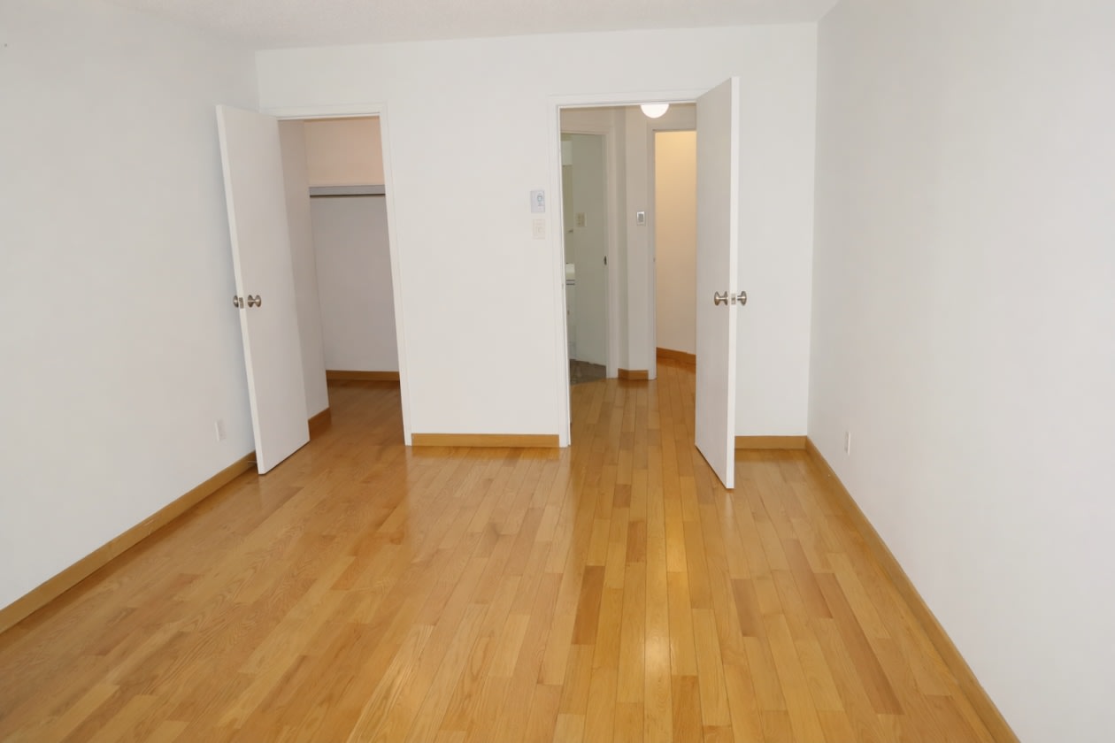 Photo 20 — 10100 Ave. Bois-de-Boulogne, 504, Montreal, H4N 1K7, Montreal
