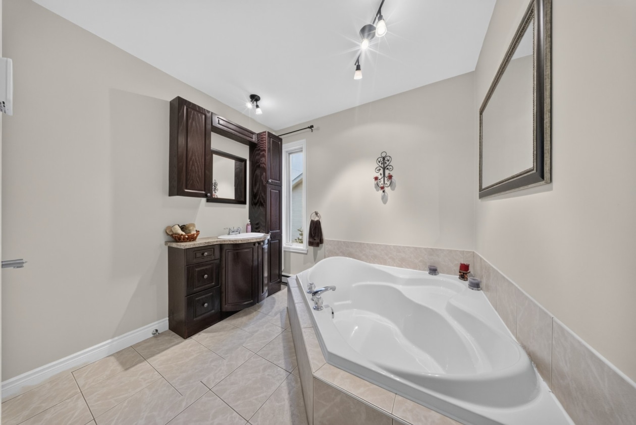 Salle de bains — 349, Rue Cléophas, Sherbrooke (Brompton/Rock Forest/Saint-Élie/Deauville), J1N3W7, Sherbrooke (Brompton/Rock Forest/Saint-Élie/Deauville)