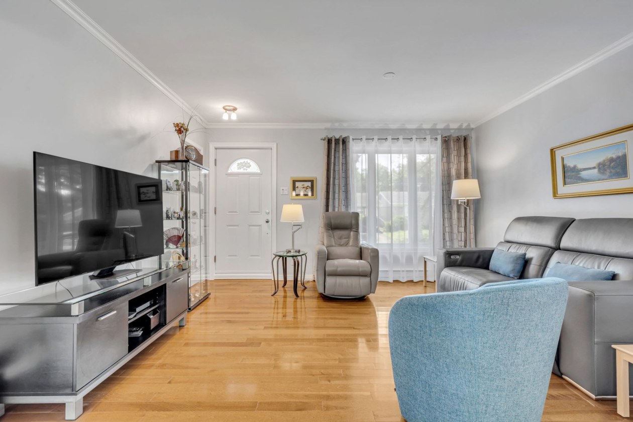 Salon — 320, Rue des Frênes O., Québec (La Cité-Limoilou), G1L1G8, Québec (La Cité-Limoilou)