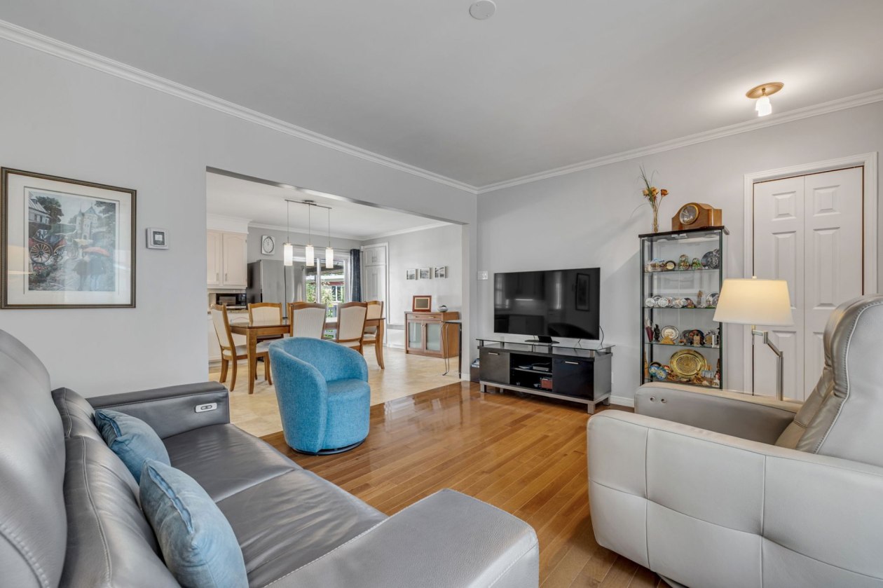Salon — 320, Rue des Frênes O., Québec (La Cité-Limoilou), G1L1G8, Québec (La Cité-Limoilou)