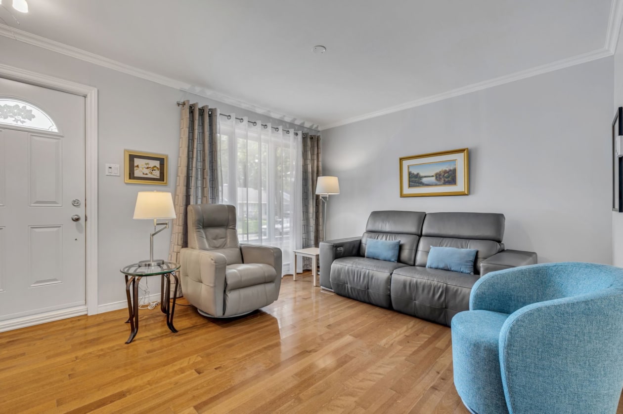 Salon — 320, Rue des Frênes O., Québec (La Cité-Limoilou), G1L1G8, Québec (La Cité-Limoilou)