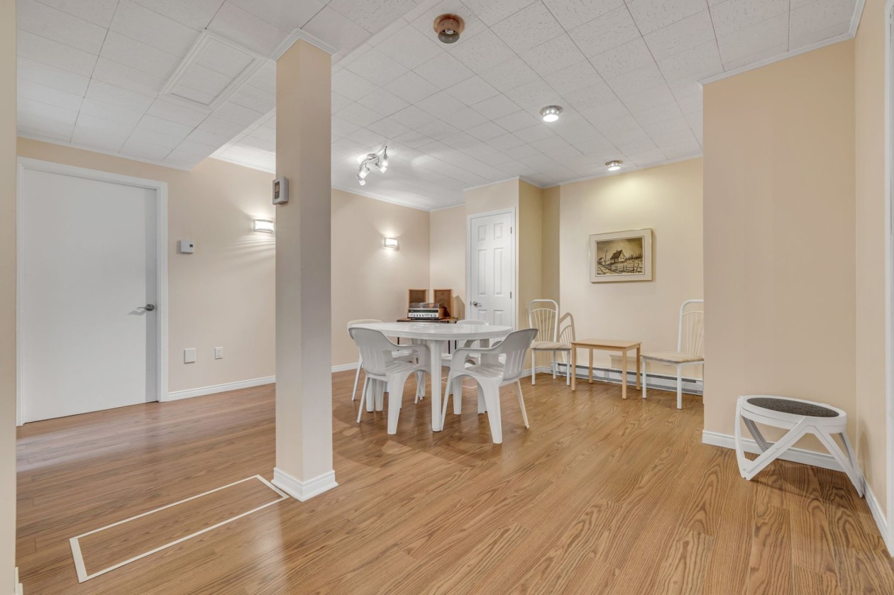 Salle de jeux — 320, Rue des Frênes O., Québec (La Cité-Limoilou), G1L1G8, Québec (La Cité-Limoilou)