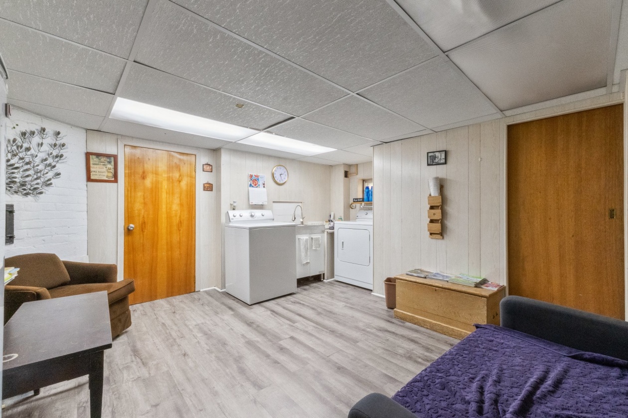 Salle de lavage — 530, 44e Avenue, Montréal (Lachine), H8T2K8, Montréal (Lachine)