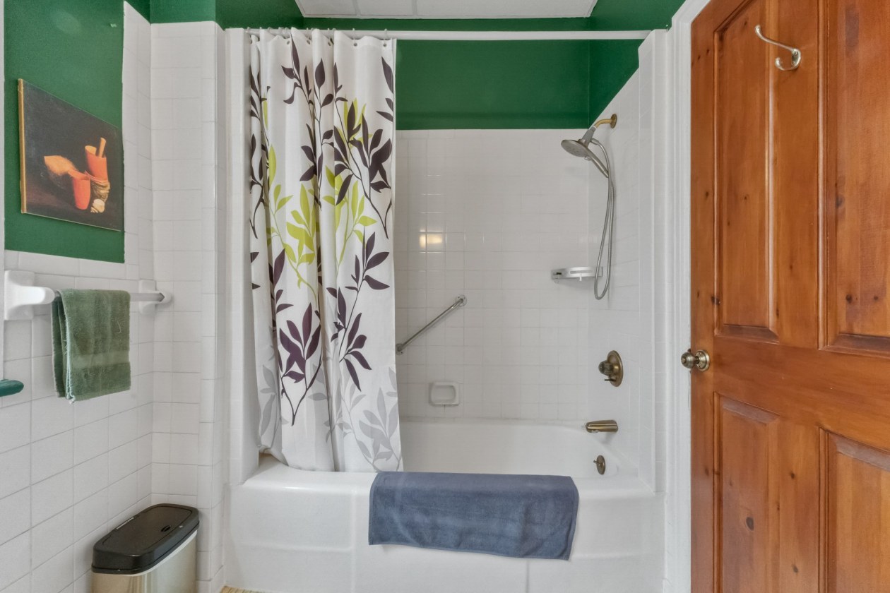 Salle de bains — 530, 44e Avenue, Montréal (Lachine), H8T2K8, Montréal (Lachine)