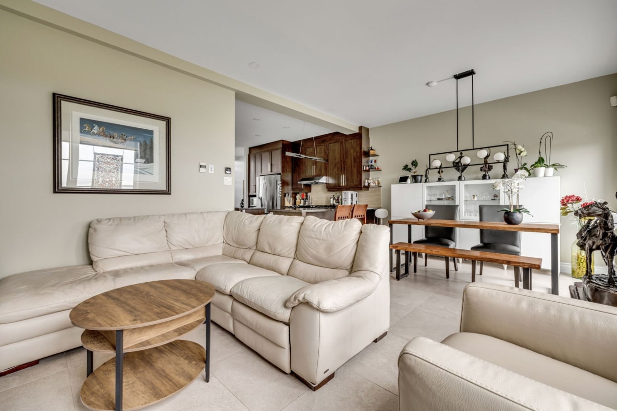 Salon — 327, Rue des Pionnières-de-Beauport, Québec (Beauport), G1E0A6, Québec (Beauport)