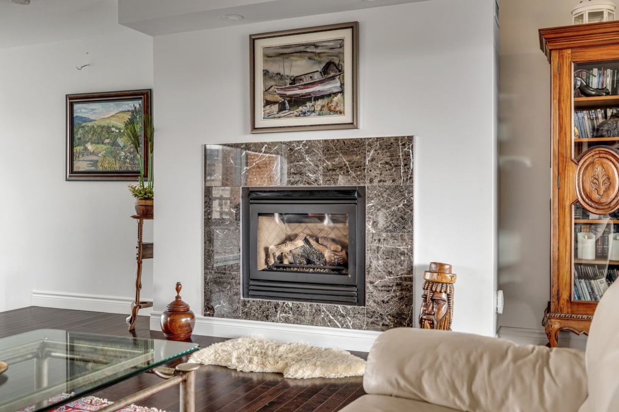 Salon — 327, Rue des Pionnières-de-Beauport, Québec (Beauport), G1E0A6, Québec (Beauport)
