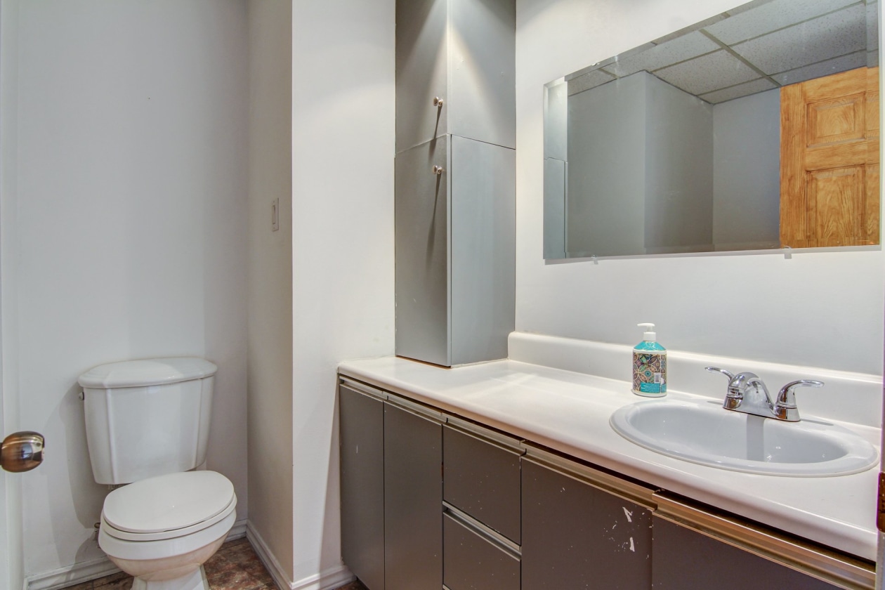 Salle de bains — 4072, Rue de la Loire, 4, Saguenay (Jonquière), G8A1E9, Saguenay (Jonquière)