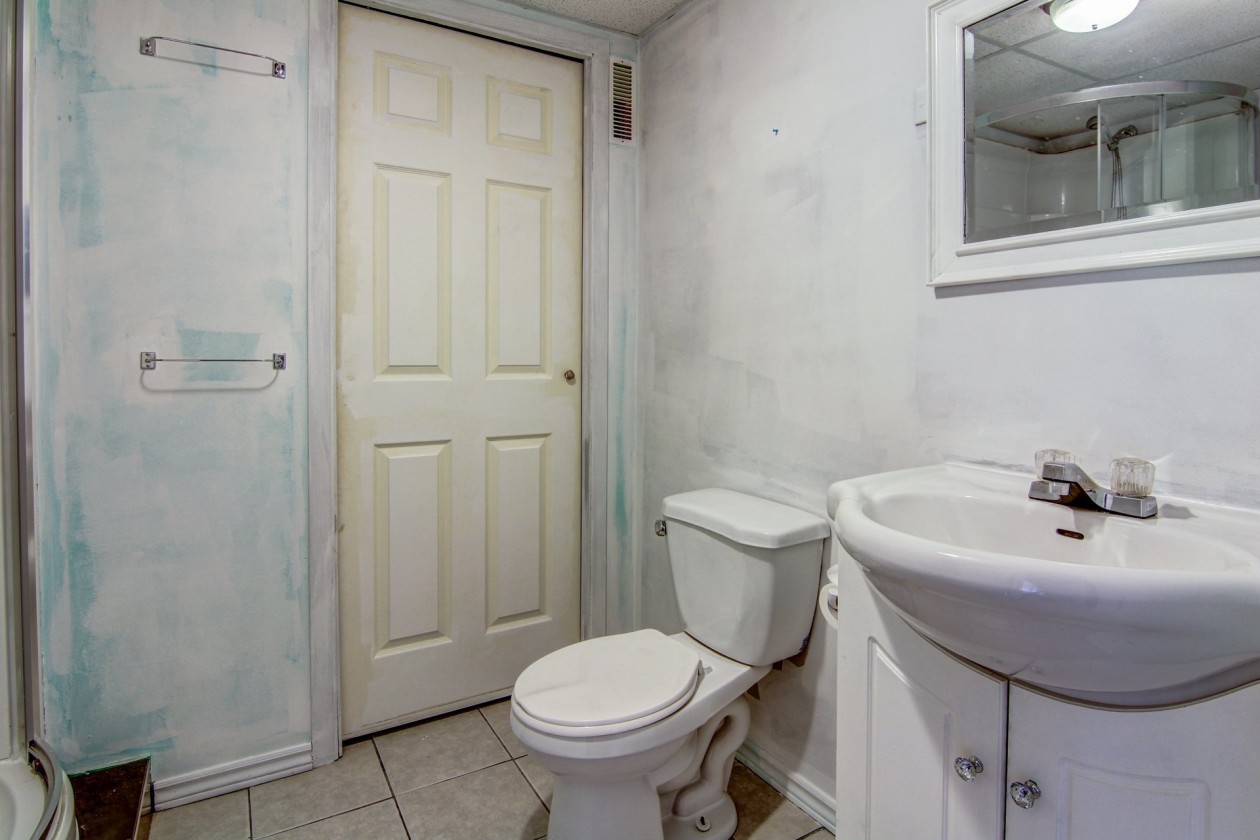 Salle de bains — 4072, Rue de la Loire, 4, Saguenay (Jonquière), G8A1E9, Saguenay (Jonquière)