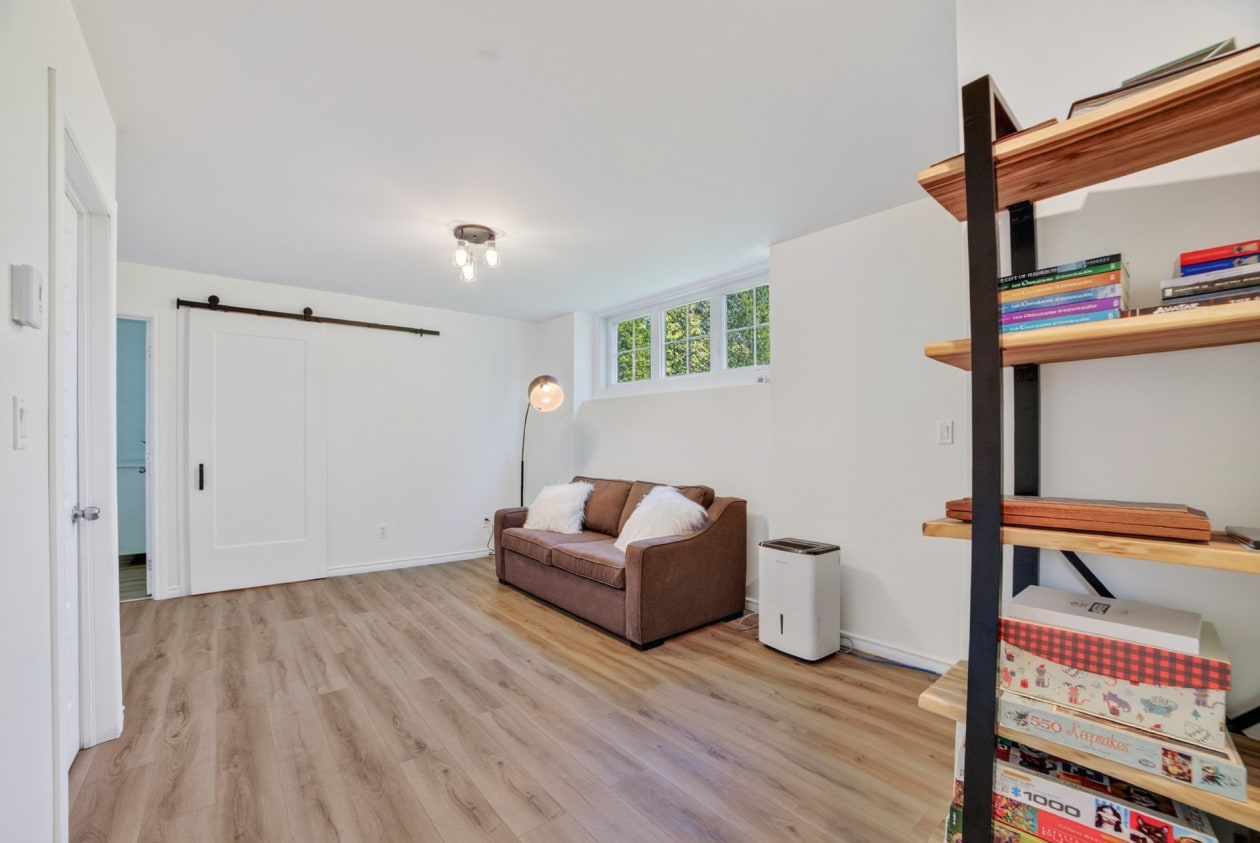 Salon — 1255, Rue des Lys, Sherbrooke (Fleurimont), J1E3T5, Sherbrooke (Fleurimont)