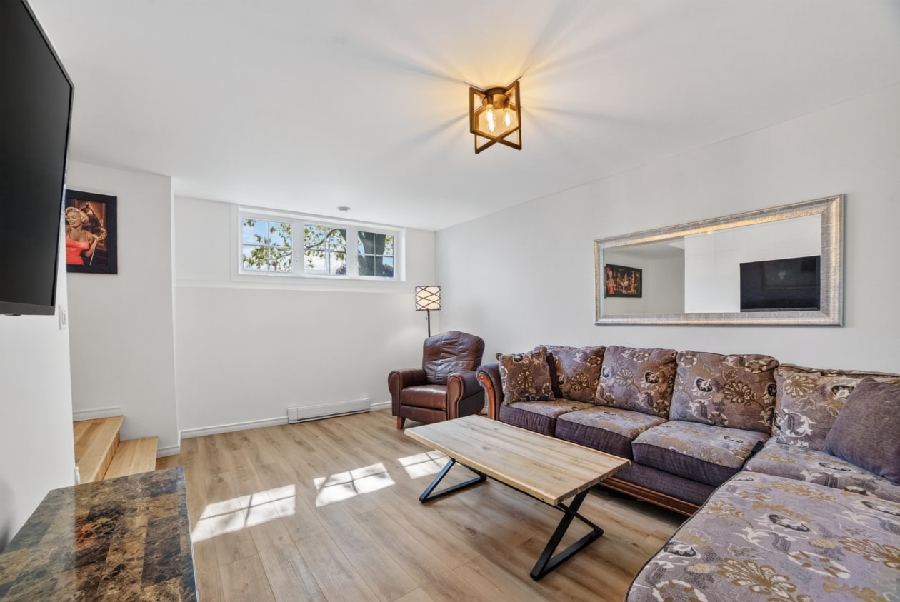 Salon — 1255, Rue des Lys, Sherbrooke (Fleurimont), J1E3T5, Sherbrooke (Fleurimont)