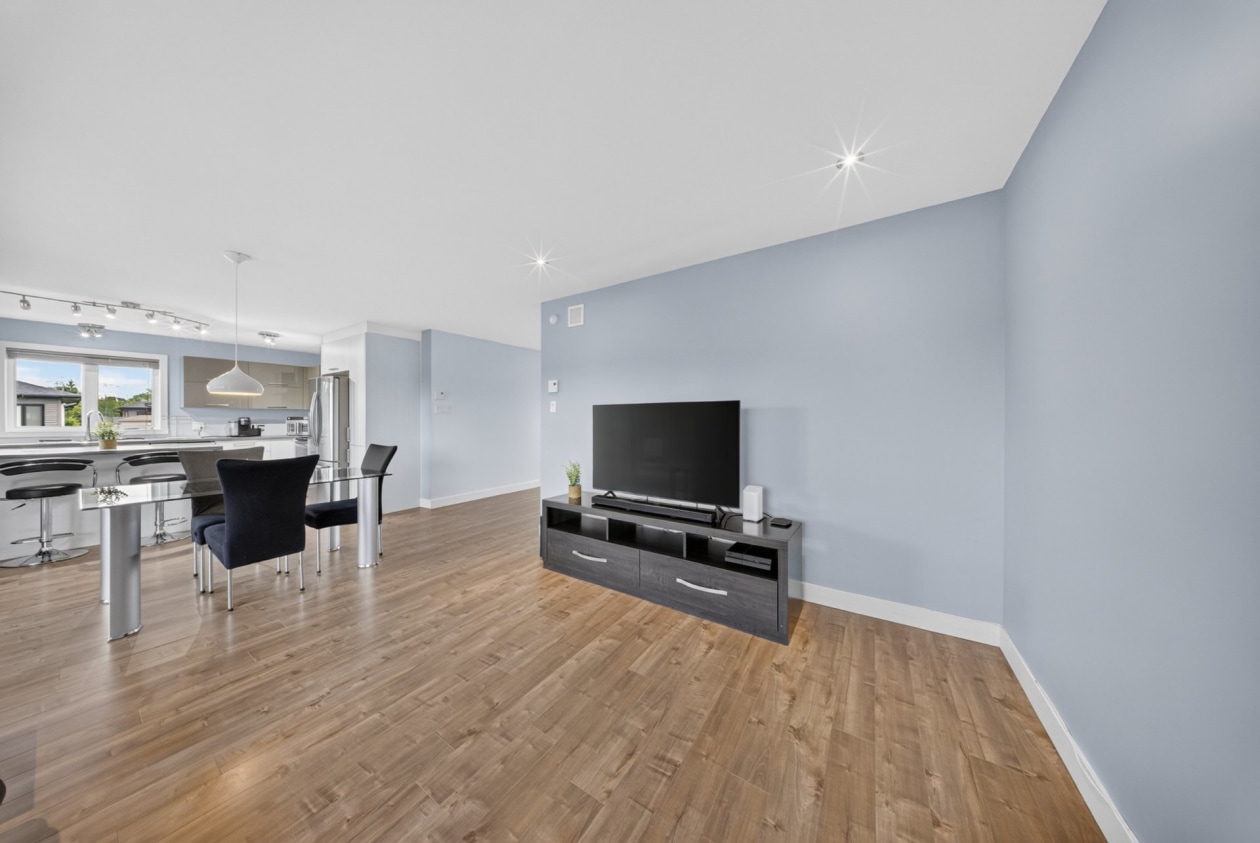 Salon — 1543, Rue Stevens, Farnham, J2N0G6, Farnham