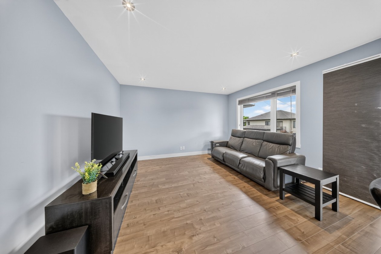Salon — 1543, Rue Stevens, Farnham, J2N0G6, Farnham