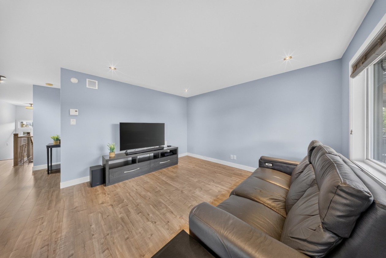 Salon — 1543, Rue Stevens, Farnham, J2N0G6, Farnham