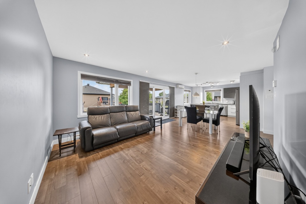 Salon — 1543, Rue Stevens, Farnham, J2N0G6, Farnham