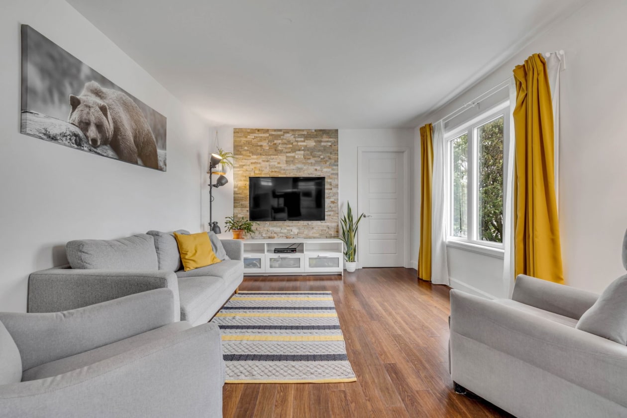 Salon — 501, Rue du Bouleau-Blanc, Québec (La Haute-Saint-Charles), G3G1V5, Québec (La Haute-Saint-Charles)