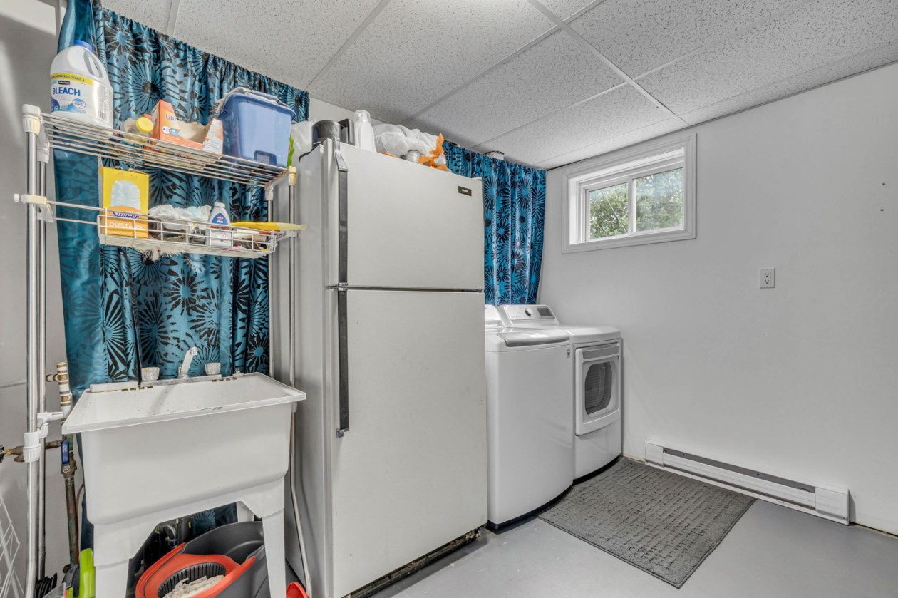 Salle de lavage — 501, Rue du Bouleau-Blanc, Québec (La Haute-Saint-Charles), G3G1V5, Québec (La Haute-Saint-Charles)