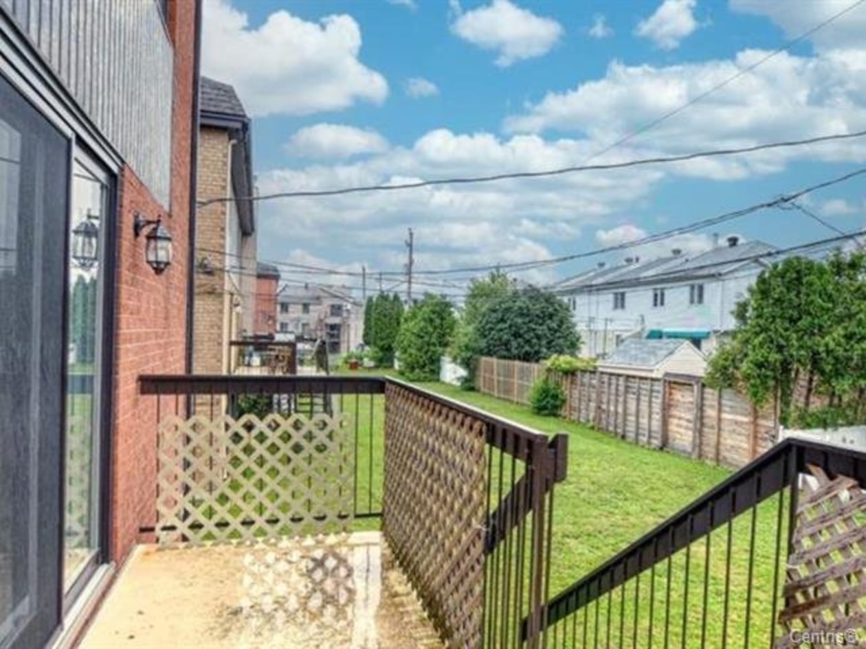 Balcon — 3331, Rue Mistral, Brossard, J4Y2T3, Brossard