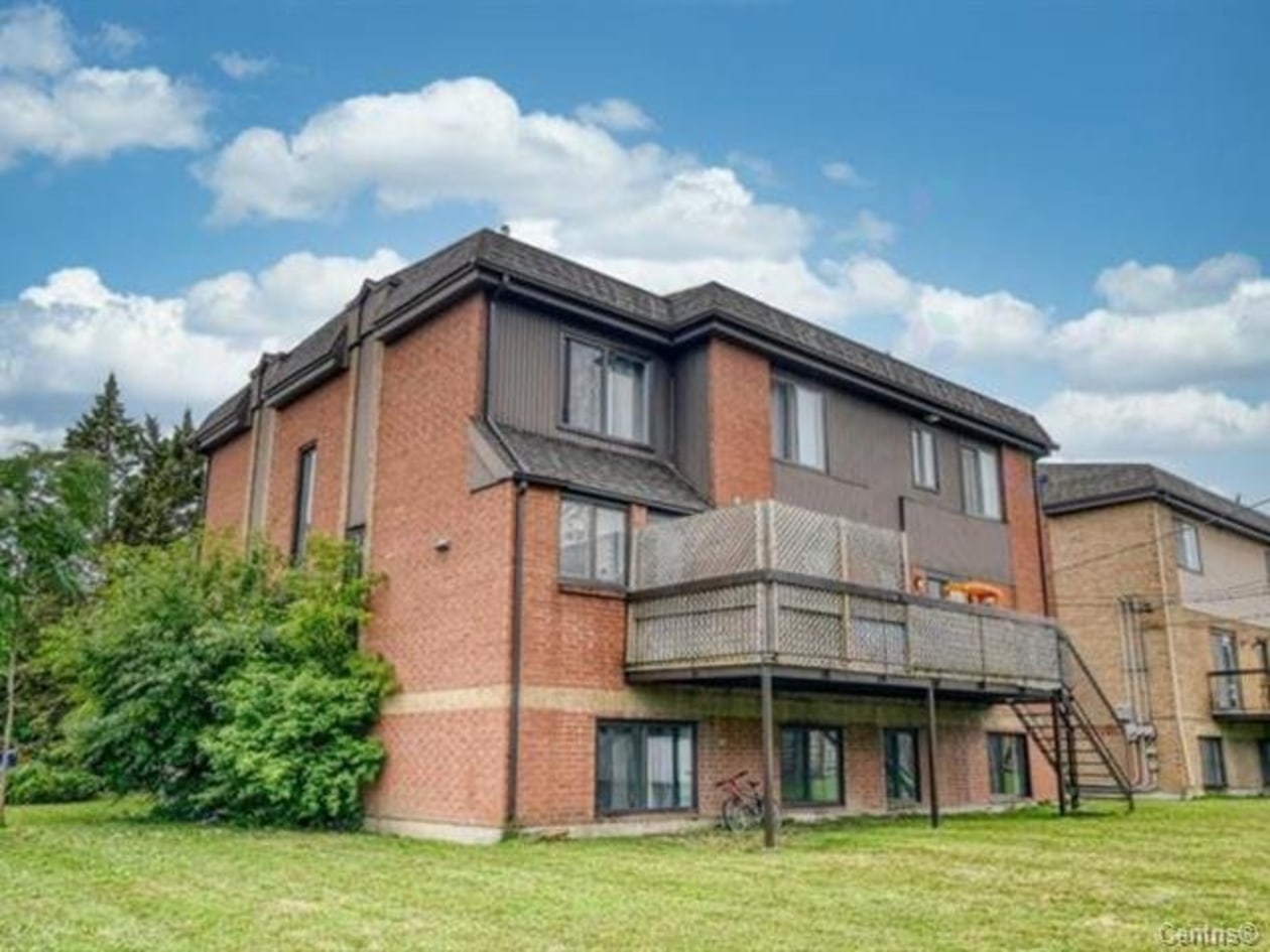 Cour — 3331, Rue Mistral, Brossard, J4Y2T3, Brossard