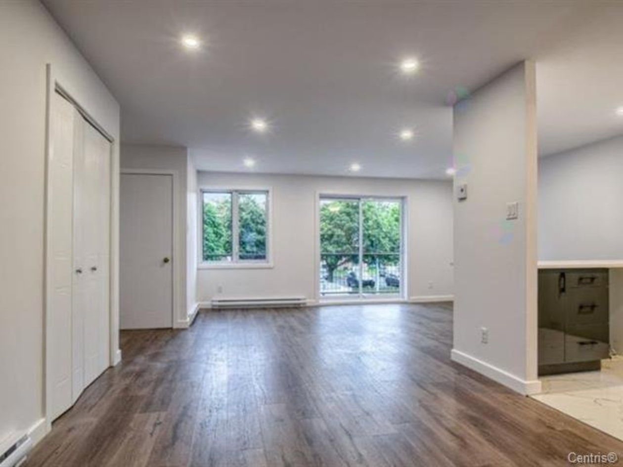 Salle à manger — 3331, Rue Mistral, Brossard, J4Y2T3, Brossard