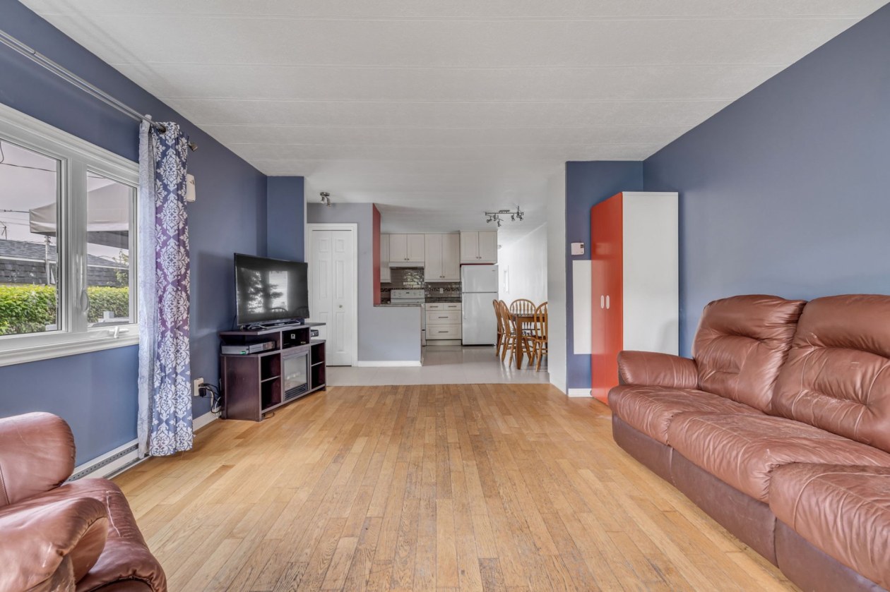 Salon — 2087, Rue des Hydrangées, Québec (Charlesbourg ), G2N0A8, Québec (Charlesbourg )