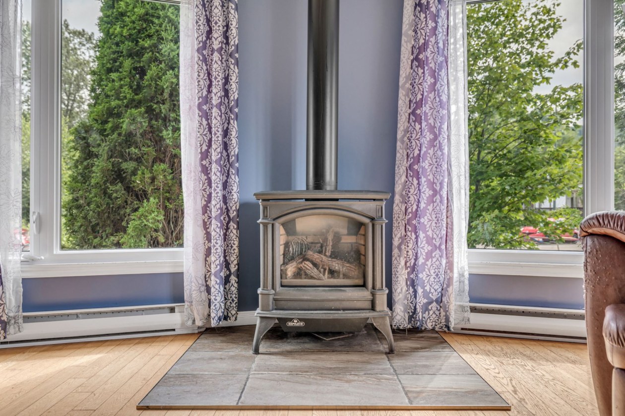 Salon — 2087, Rue des Hydrangées, Québec (Charlesbourg ), G2N0A8, Québec (Charlesbourg )