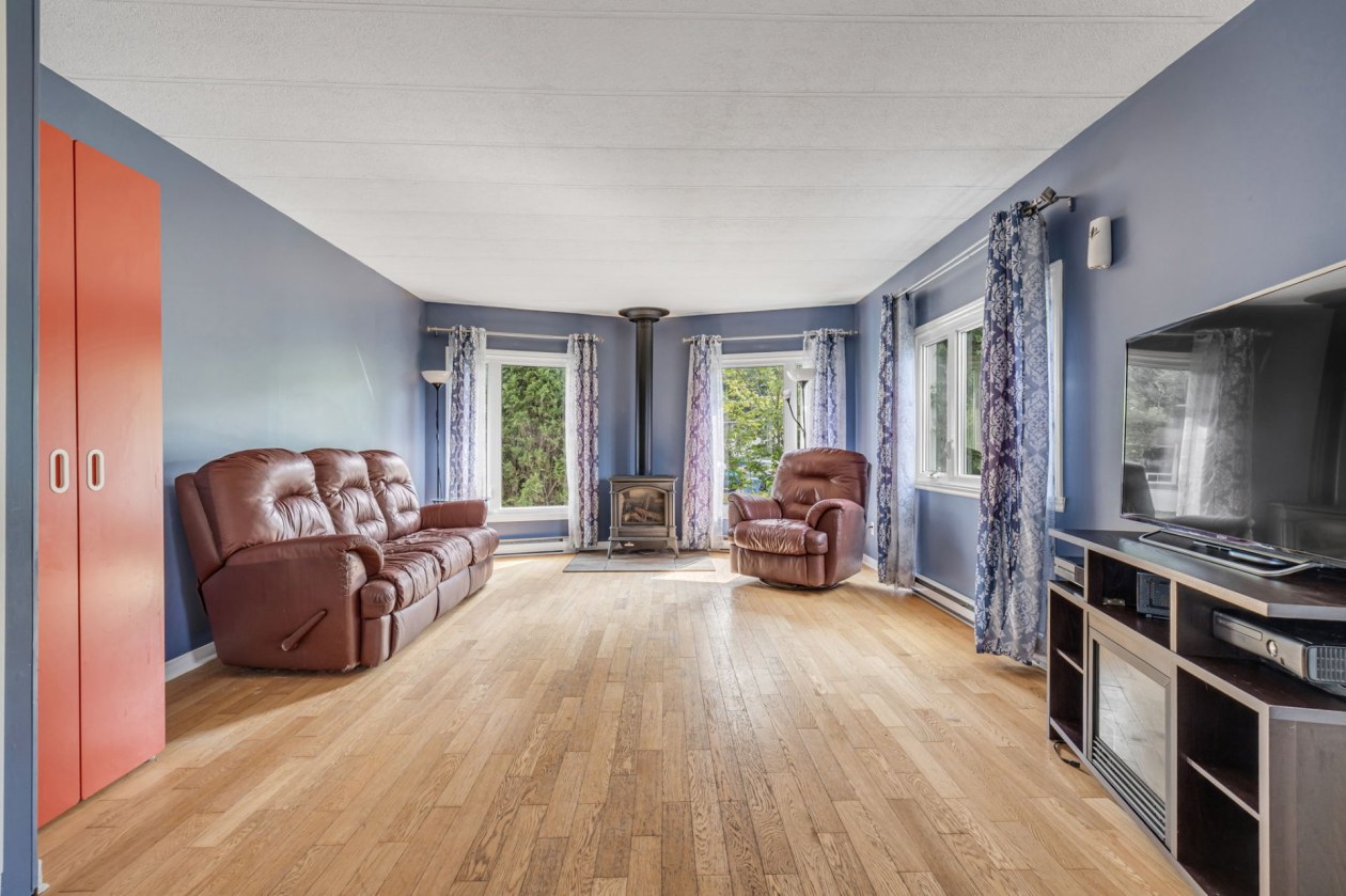 Salon — 2087, Rue des Hydrangées, Québec (Charlesbourg ), G2N0A8, Québec (Charlesbourg )