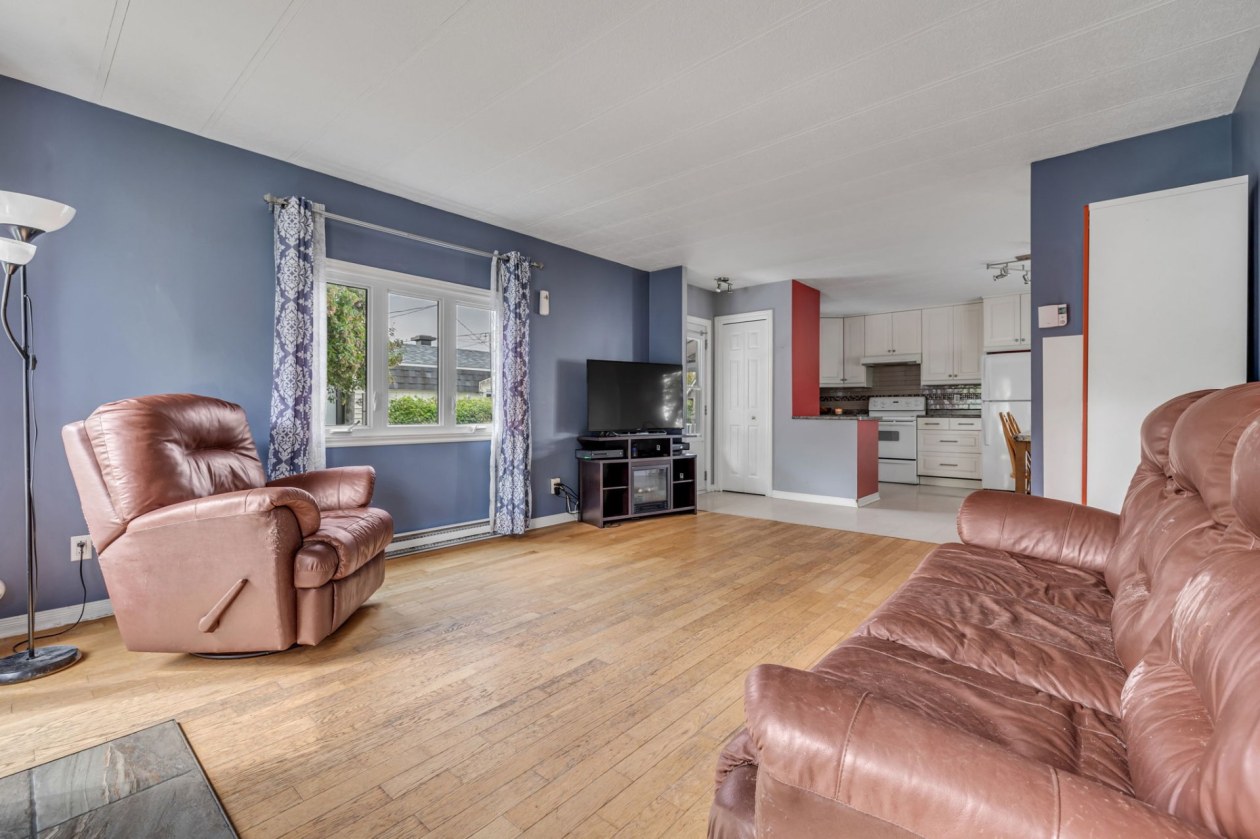 Salon — 2087, Rue des Hydrangées, Québec (Charlesbourg ), G2N0A8, Québec (Charlesbourg )