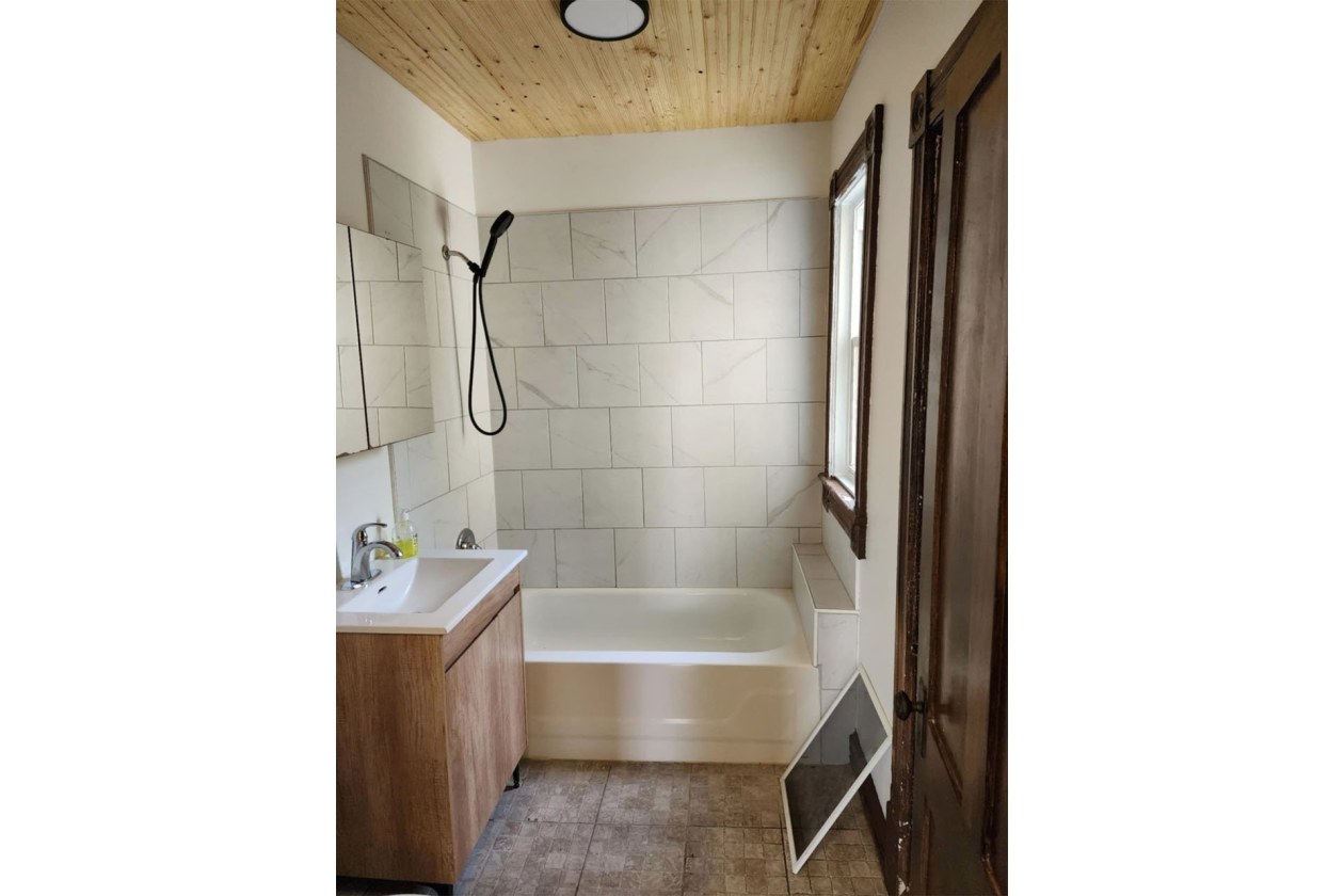 Salle de bains — 237 - 241, Rue Brooks, Sherbrooke (Les Nations), J1H4Y1, Sherbrooke (Les Nations)