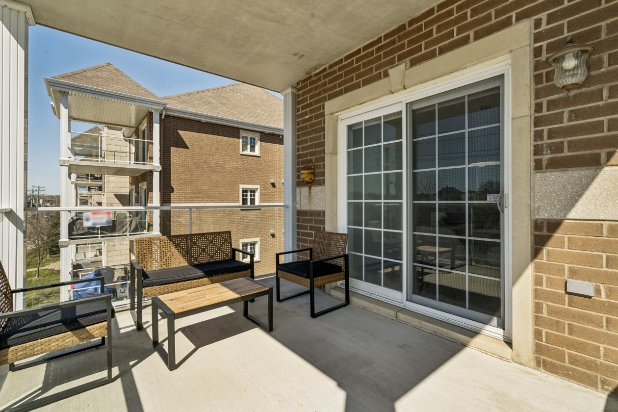Balcon — 4335, Boul. Le Corbusier, 4, Laval (Sainte-Rose), H7L0G1, Laval (Sainte-Rose)