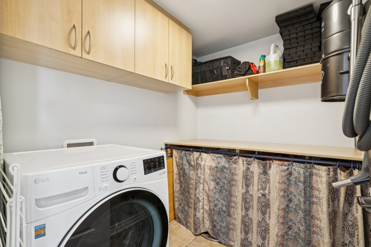 Salle de lavage — 4335, Boul. Le Corbusier, 4, Laval (Sainte-Rose), H7L0G1, Laval (Sainte-Rose)
