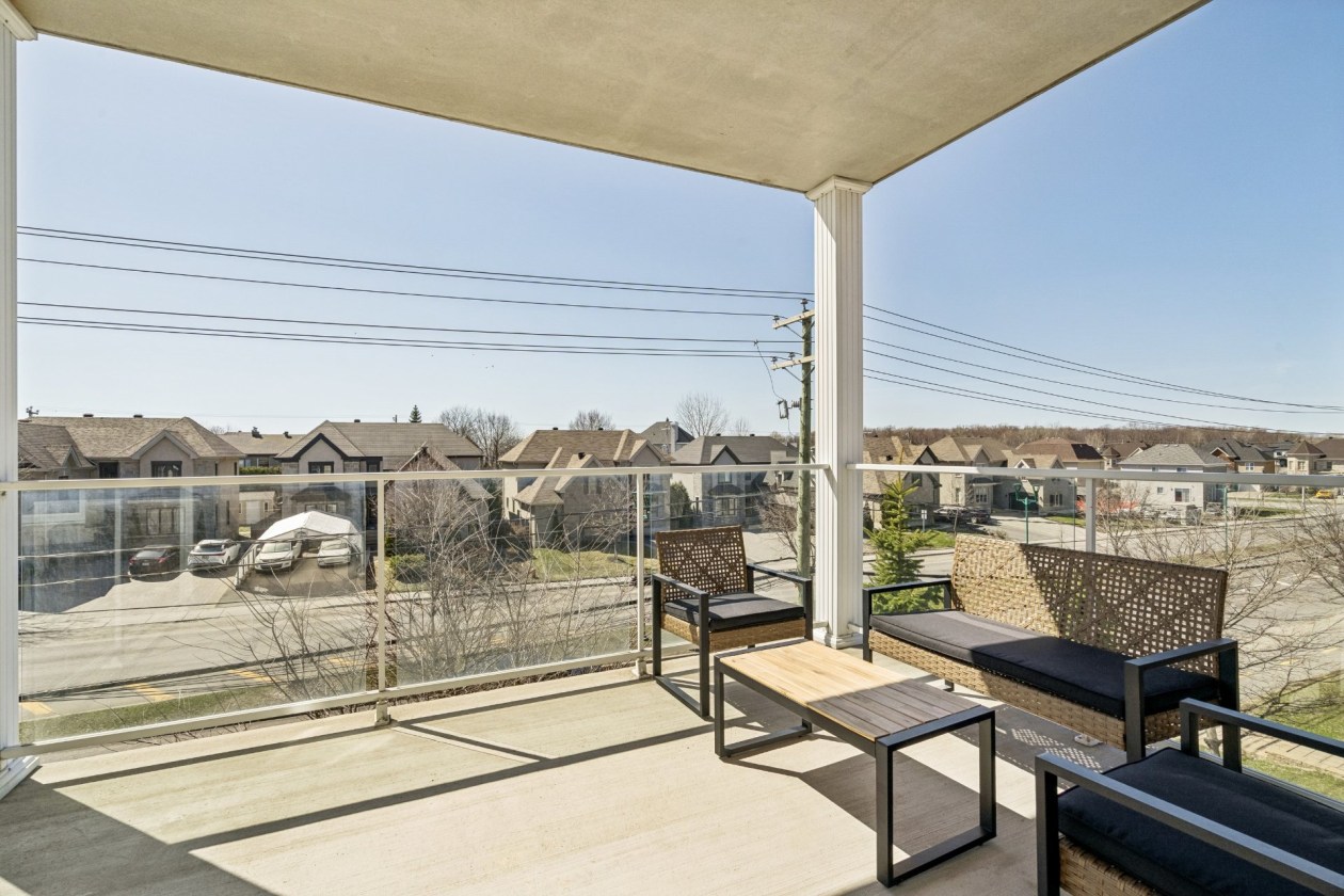 Balcon — 4335, Boul. Le Corbusier, 4, Laval (Sainte-Rose), H7L0G1, Laval (Sainte-Rose)