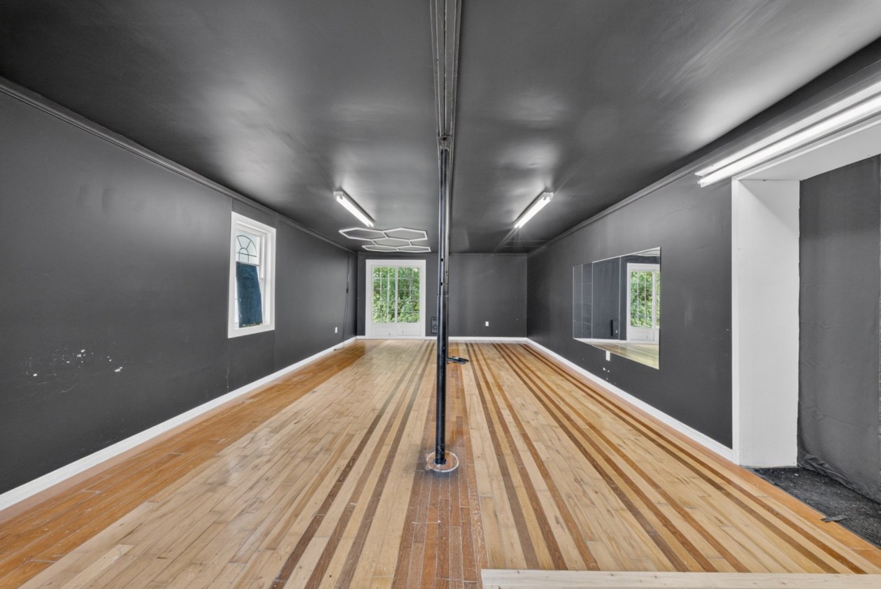 Garage — 27, Rue Brown, Windsor, J1S2K7, Windsor