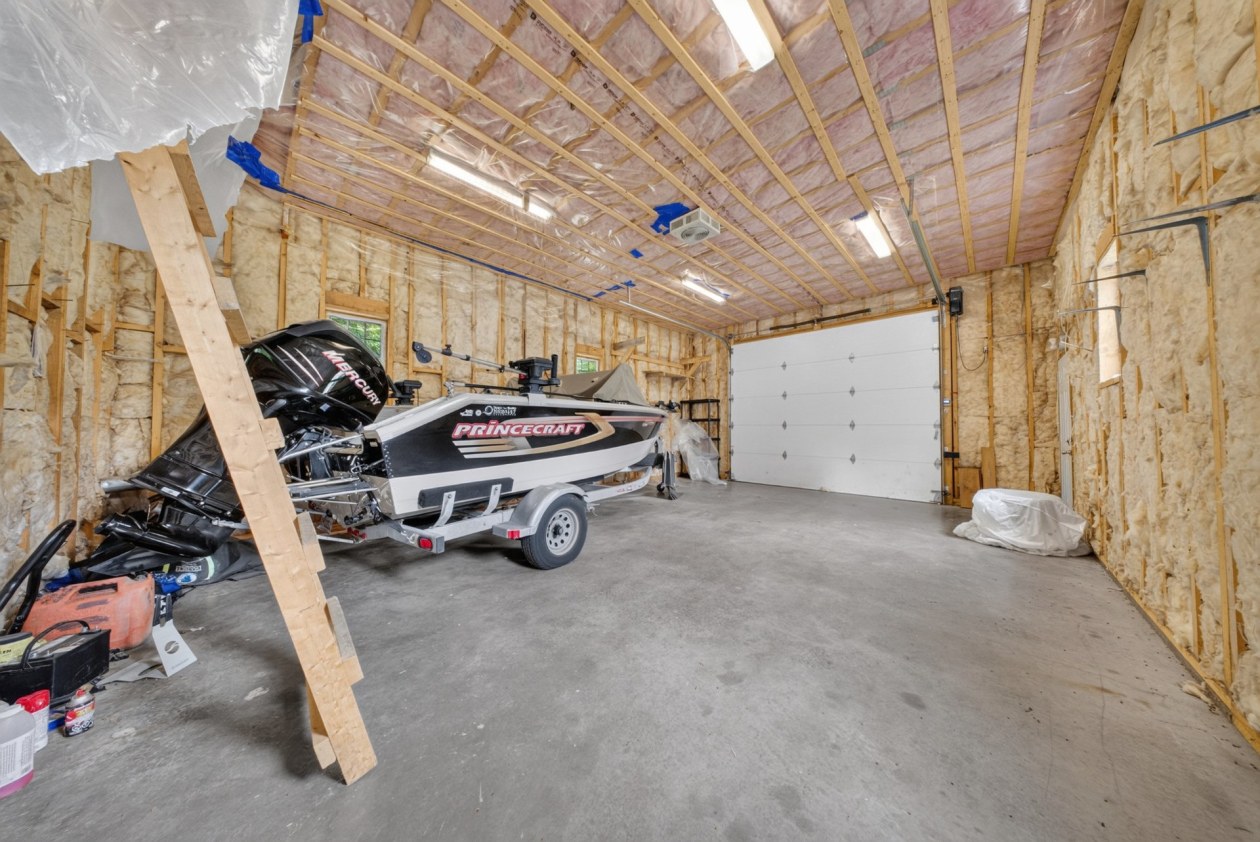 Garage — 27, Rue Brown, Windsor, J1S2K7, Windsor
