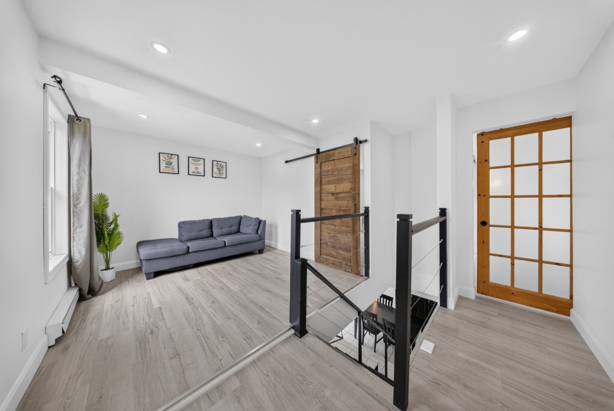 Boudoir — 27, Rue Brown, Windsor, J1S2K7, Windsor