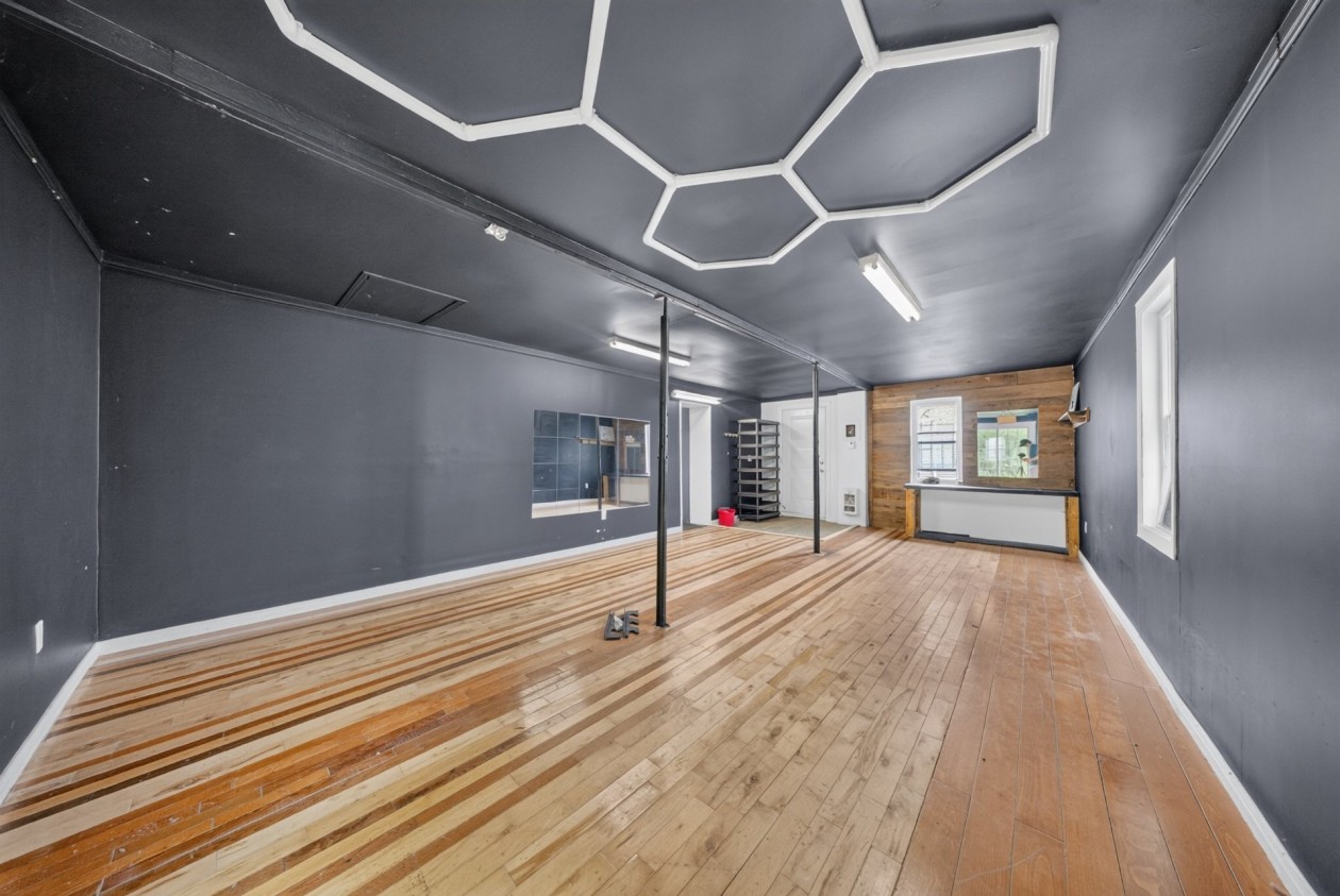Garage — 27, Rue Brown, Windsor, J1S2K7, Windsor