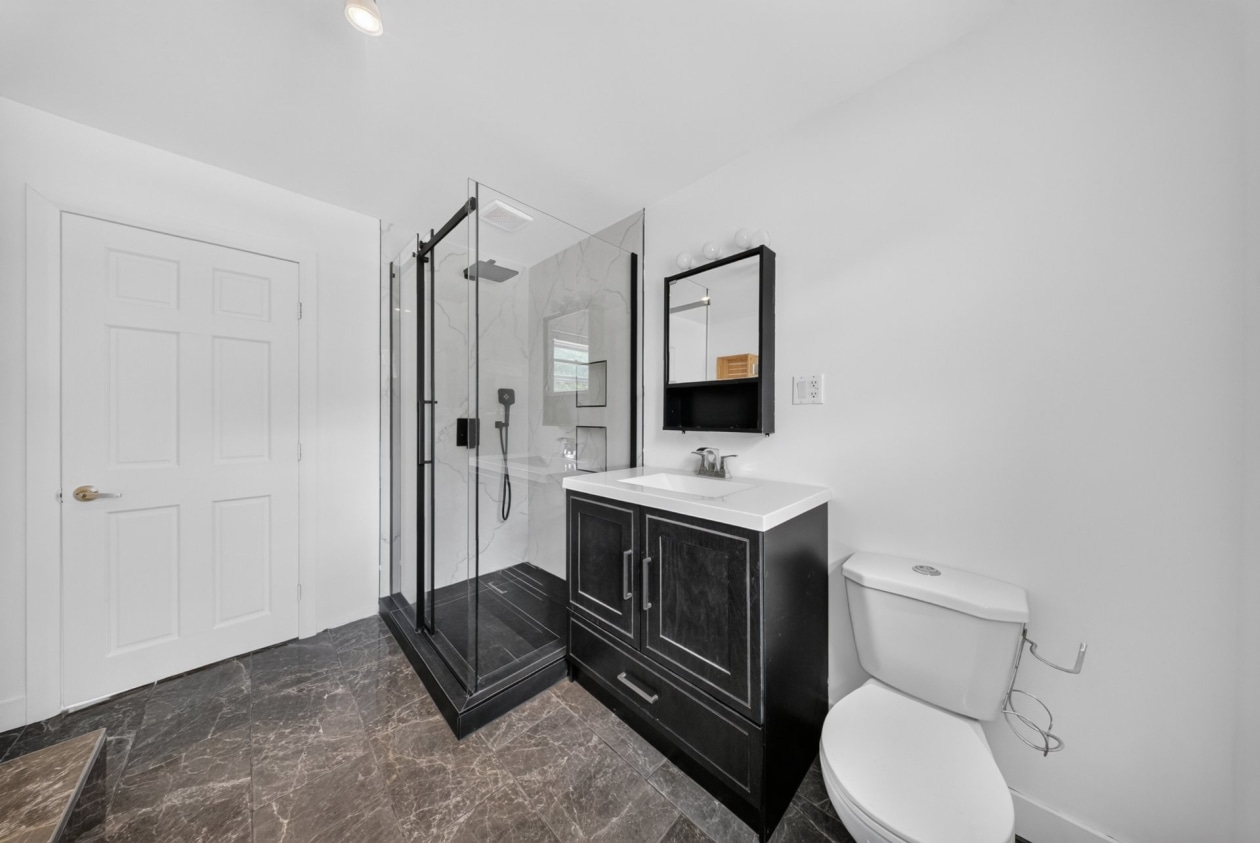 Salle de bains — 27, Rue Brown, Windsor, J1S2K7, Windsor