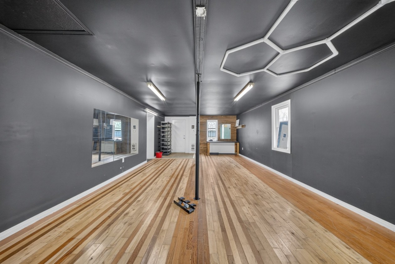Garage — 27, Rue Brown, Windsor, J1S2K7, Windsor